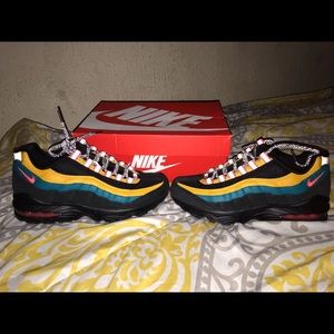 Women Nike Air Max Shoes size 6.5y